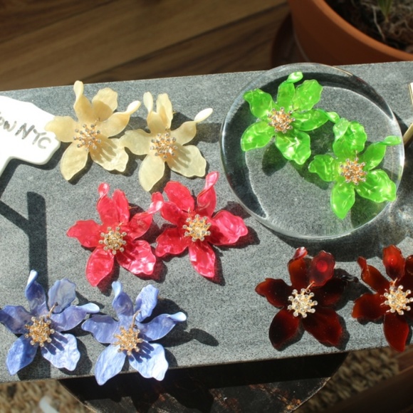 New Large Floral Flower Orchid Acrylic Earrings - Picture 7 of 8